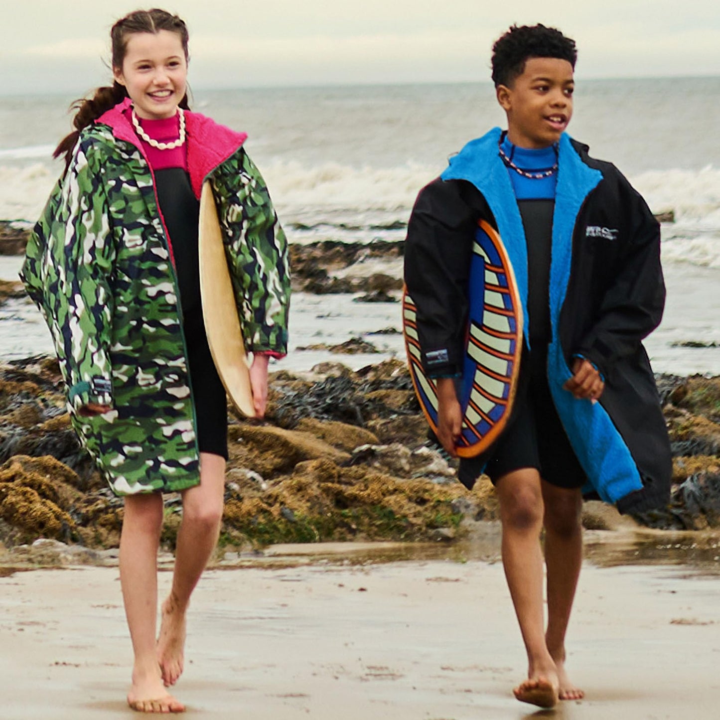 Regatta Kids Junior Waterproof Changing Robe, Borg Lined Changing Robe with Hood - Perfect for Outdoor Water Activities